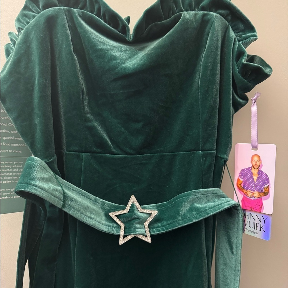 Green Velvet Dress with Star Belt - Picture 4 of 10